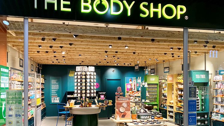 Et butikskoncept, hvor interiøret er skabt af genbrugsmaterialer, og kunderne er inspireres til at deltage i The Body Shops virksomhedsaktivisme.