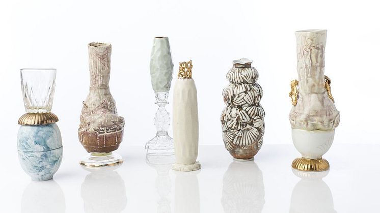 Materialcollage aus Porzellan, Glas und Gold von Sarah Pschorn
