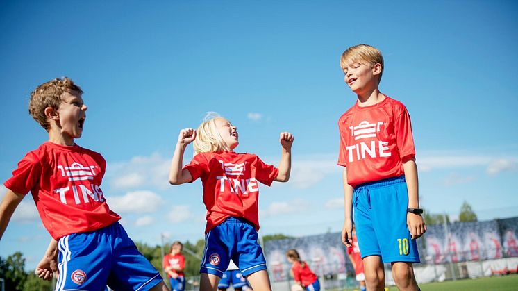 TINE viderefører avtalen med NFF, og tusenvis av barn i hele Norge er sikret nye sesonger med TINE Fotballskole