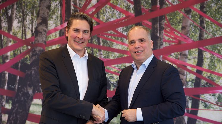 Glasfaserkooperation zwischen Deutsche Glasfaser und der Deutschen Telekom: Handschlag zwischen Uwe Nickl, CEO von Deutsche Glasfaser und Dirk Wössner, Vorstand Telekom Deutschland. (Telekom)