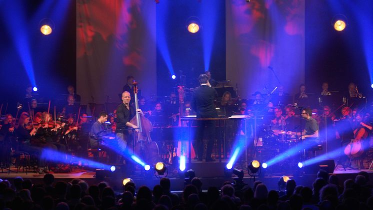 Avishai Cohen och Göteborgs Symfoniker, dirigent Alexander Hanson.