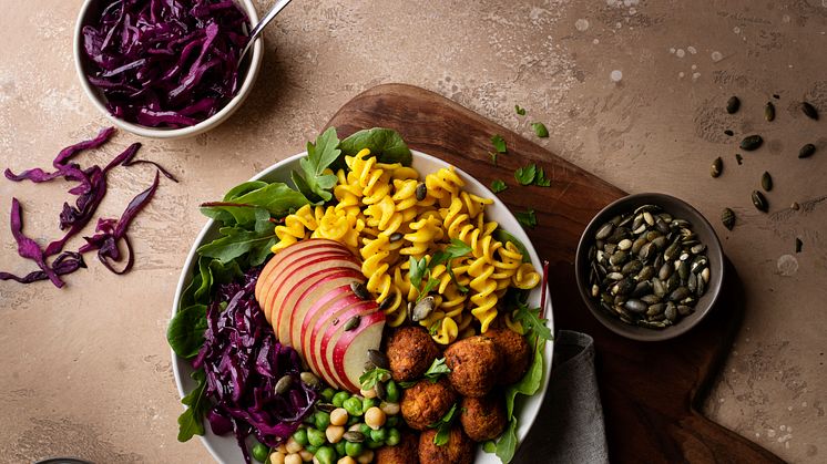 Citrongul pasta, poppig rödkål och purpurfärgade ägg – Picadeli bjuder på växtbaserade smaksensationer i höst