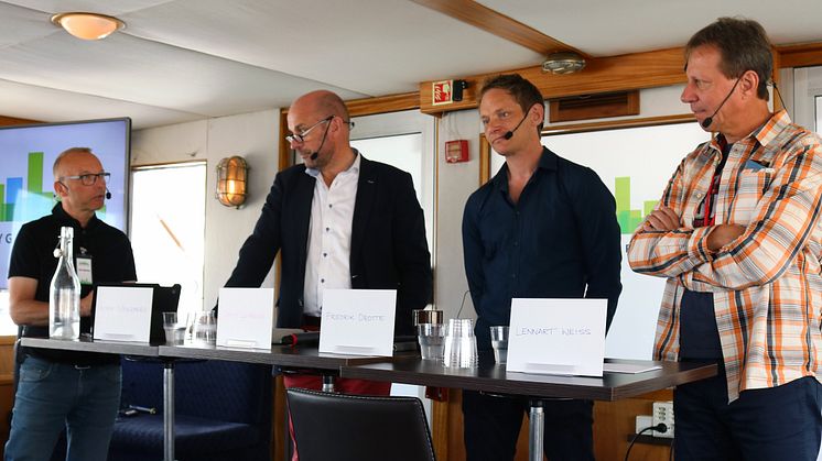 Peter Söderberg projektchef Nordbygg, Tommy Lenberg, VD på Byggherrarna, Fredrik Drotte, stadsutvecklingschef i Upplands Väsby och Lennart Weiss, kommersiell direktör på Veidekke. 