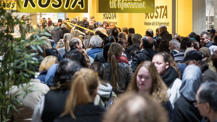 Forventer besøksrekord: Rusta åpner nytt varehus i hangaren