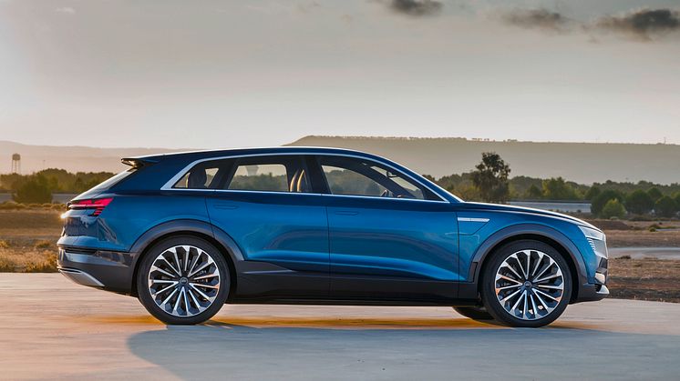 Audi e-tron quattro concept - static side