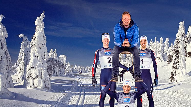 André Stenumgård i Fjøssystemer håper det er konkurrentene til kombinert-gutta som må bære en nordmann på gullstol i vinter.