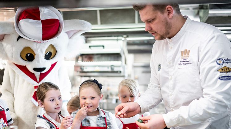 Victor Magdeburg, Svenska Juniorkocklandslaget tillsammans med barnkockar och Ville Viking