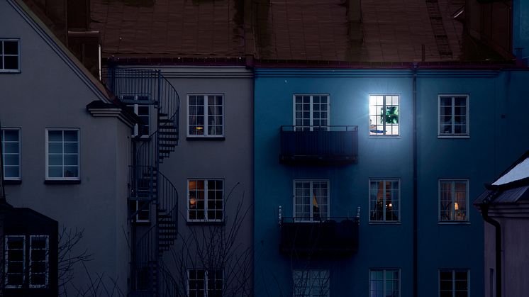 En tredjedel af unge danskere ser TV i mørke: Derfor skal du have lys tændt, når du ser TV