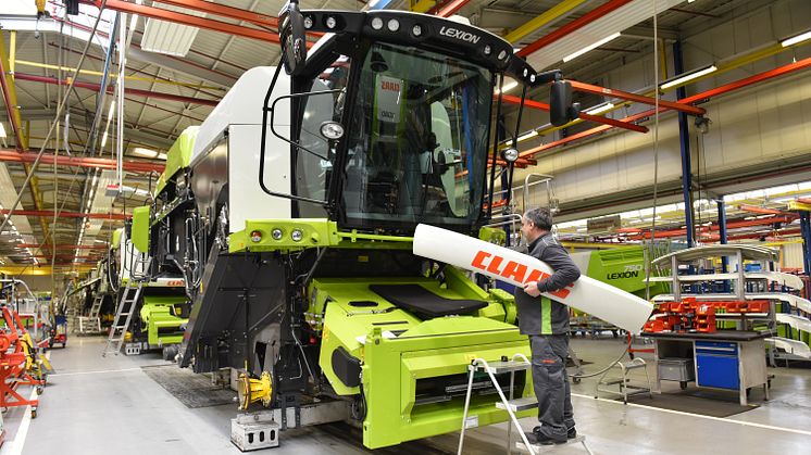 390365 LEXION production in Harsewinkel