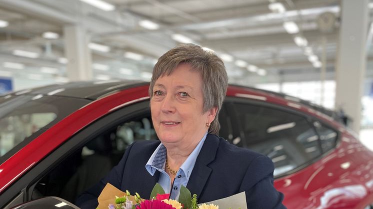 Naisena autokaupassa: Pirjo Mäenpäällä on lähes 50 vuoden ura Fordin parissa 