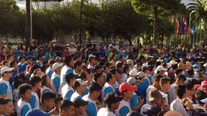 I 24 av Ecuadors större städer sprang löpare klädda i t-shirts med texten "Yo Vivos Sin Drogas, T Decidas" (Jag Lever Utan Droger, Du Bestämmer) - en slogan framtagen av polisen i Ecuador. 