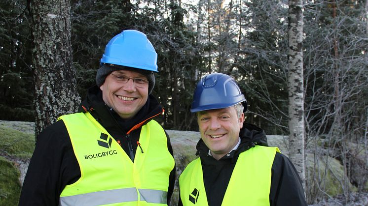 Boligbyggs eiendomsdirektør Tom-Erik Holte sammen med byråd for helse og sosiale tjenester, Øystein Eriksen Søreide.