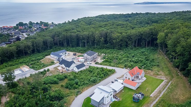 Bilden är tagen i juli 2020 och föreställer området i Hörvik där de kommunala villatomterna precis sålt slut. Finns att ladda ner som högupplöst pressbild via länk nedan. Foto: Sölvesborgs kommun.