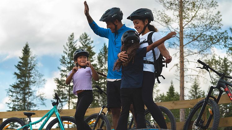 Familj cykling Sälen.jpg
