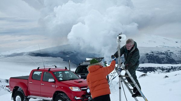 Installation av GPS station på Island