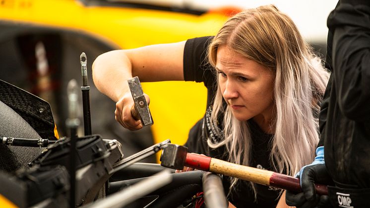 Anna är mekaniker i rallycross-VM - nu vill hon locka fler kvinnor till motorsporten