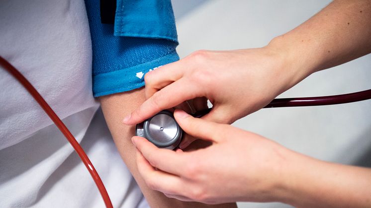 För att öka kunskapen och göra fler uppmärksamma på sitt blodtryck kommer medarbetare inom njurmedicin på Skånes universitetssjukhus under maj månad att erbjuda blodtrycksmätning på Mobilia i Malmö.