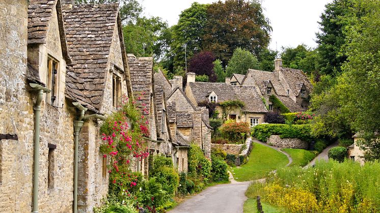 Bland prunkande trädgårdar och idylliska stenbyar i England med Cotswolds & Kent