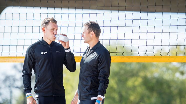 Vitamin Well i samarbete med beachvolleyspelarna Martin Appelgren och Simon Bohman