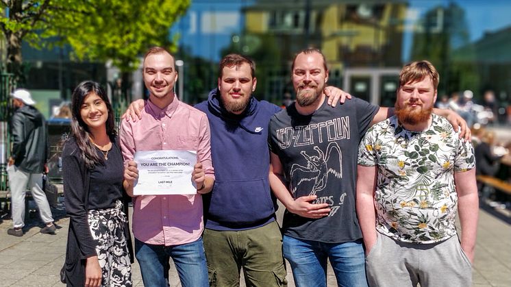 Vinnarna från Högskolan Kristianstad från vänster: Mashal Iqbal, Rasmus Eriksson, Liridon Smailji, Simon Westerdahl och Oskar Forssman.