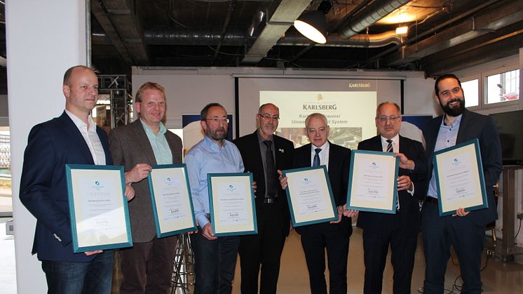 Bei der Urkundenübergabe:  Peter Zorn, Markus Meyer, Bernd Franzmann, Stefan Scheid, Jürgen Barke, Roland Krämer und Christian Weber. Foto: Laura Staub/Karlsberg