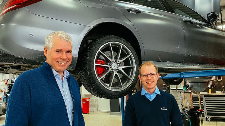 Klar for åpning: Salgssjef Tore Vold (t.v) og servicesjef Bjørn Helge Karstensen (t.h) fra M Nordvik i Bodø. Foto: Nordvik Gruppen AS.