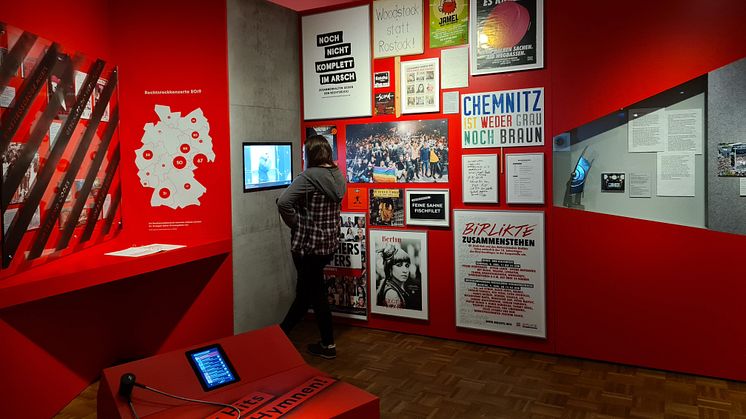 Zeitgeschichtliches Forum Leipzig: Blick in die Sonderausstellung "Hits & Hymnen. Klang der Zeitgeschichte" - Foto: Elli Flint