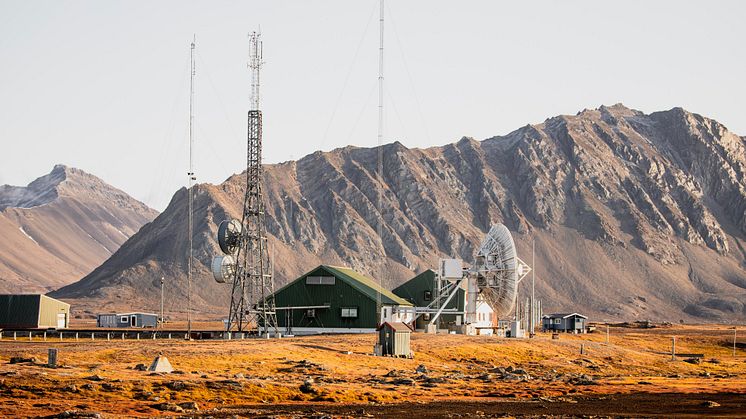 Isfjord Radio Basecamp Explorer