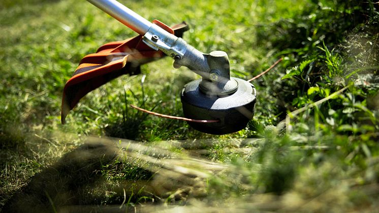 Husqvarnas nya batteridrivna röjsåg och trimmer – samma kraft som bensin