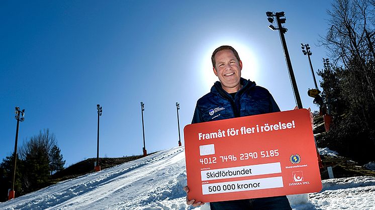 Förbundsdirektör Ola Strömberg gläds åt att få fler barn att åka på snö. Foto: Framåtfonden.