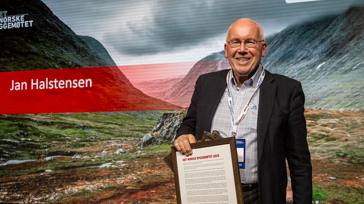 "Bygg Reis Deg er den største og viktigste arenaen for å løfte frem næringen internt og eksternt", sa Jan Halstensen da han mottok Byggenæringens Ærespris Foto: Pinakkel