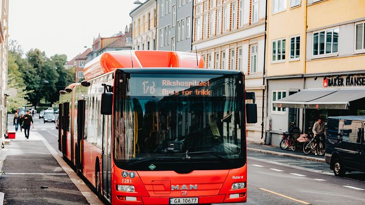 Bild: Bus mit Erdgasantrieb im städtischen Linienverkehr in Oslo © Ilja C. Hendel/Zukunft Gas
