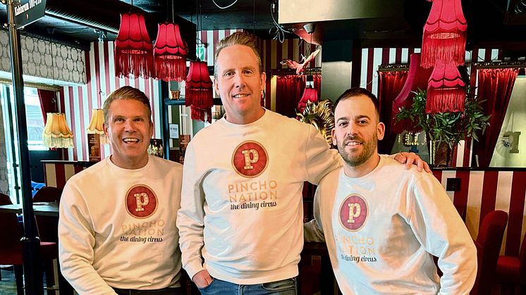Franchisetakerne Anders Gustavsson, Jörgen Wahlgren og Angel Roiz åpner Pincho Nation i Drammen