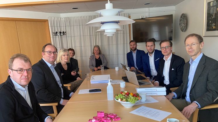 Vid signeringen av avtalet i Eslövs stadshus deltog representanter för Lomma Tegelfabrik och Eslövs kommun.