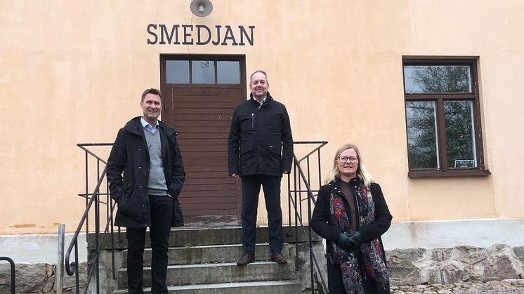 Mats Wiktorsson, innovationsrådgivare SLU Holding, Patrik Meijer, vd Sparbanken Skaraborg och Marie Andreasson, platschef SLU. Foto: Anna-Karin Johnson