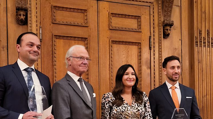 H.M. Kung Carl XVI Gustaf tillsammans med vinnarna vid prisutdelningen för Årets Nybyggare 2020.