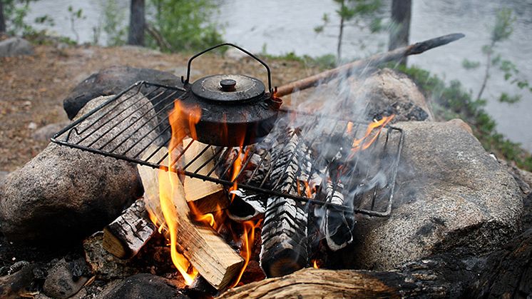 Eldningsförbud innebär att all öppen eld är förbjuden utomhus. 