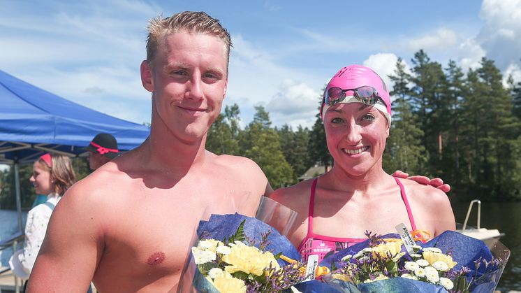 Segrarna i Vansbro Halvsim, Anton Björck-Teuscher och Åsa Annerstedt. Foto: Andreas Hansson