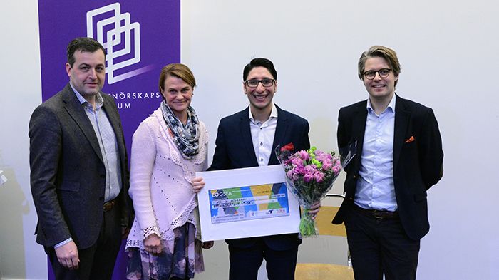 Från vänster Johan Eklund, vd Entreprenörskapsforum, Helena Nyberg Brehnfors enhetschef Entreprenörskap Tillväxtverket, vinnaren Max M Mohammadi, student KTH och grundare av Hippogriff och Carl Johan Renvall, Triton Advisers.