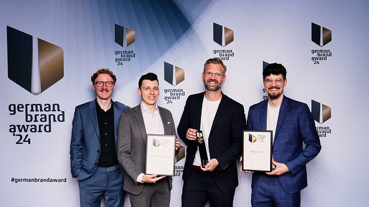 "congstar FAIRsprochen" und "Gaming ohne Grenzen Award" erhalten German Brand Award. V.l.n.r.: Florian Düker, Julian Dietes (beide Faktor 3 AG), Timo Wakulat (congstar)   und Simon Wimmeler (Maniac Studios)