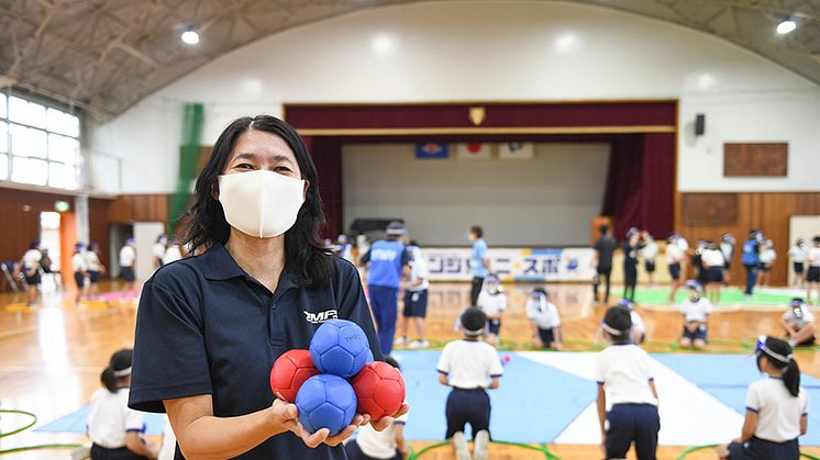 「手づくりボールでもいい。誰とでも、どこでもできるのがボッチャの魅力」と濱北さん