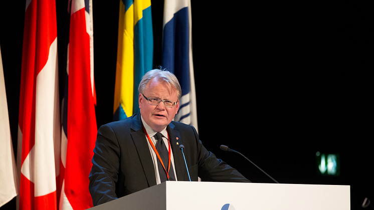 Peter Hultqvist (S) försvarsminister