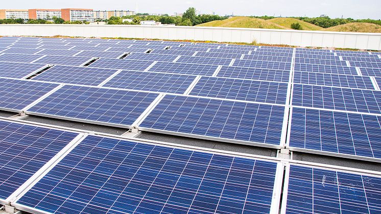 Att installera solceller är ett exempel på en energieffektiviserande åtgärd. 