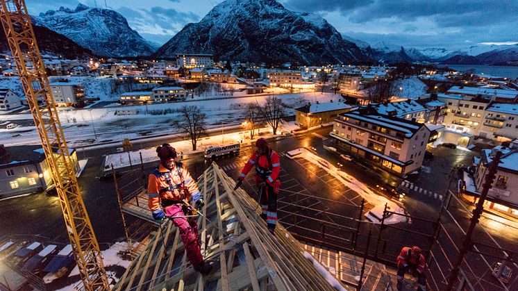 Tårnet på Norsk Tindesenter er ca 30 meter høyt og inspirert av fjellene rundt