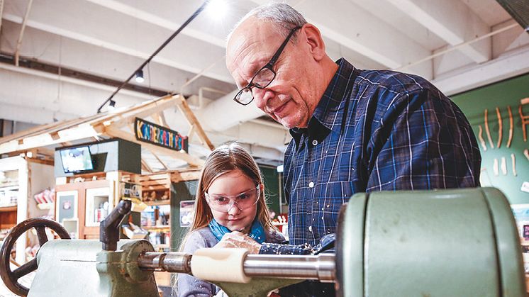 dem Schaudrechsler über die Schulter schauen (Foto: Oskarshausen)