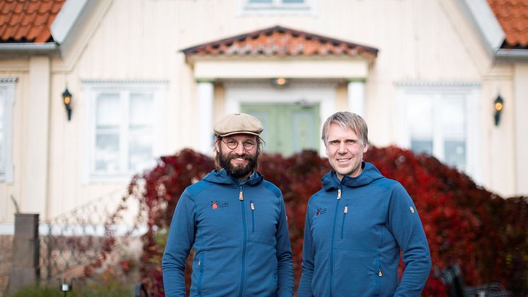 Olle Tejle och Hugo Olofsson framför Lidö värdshus. Foto: Lidö Värdshus. 