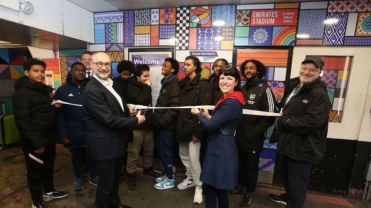 GTR's Chief Customer Officer Mark Pavlides, community artist Rose Hill  and the young mural designers with Arsenal coaches and GTR community relations managers