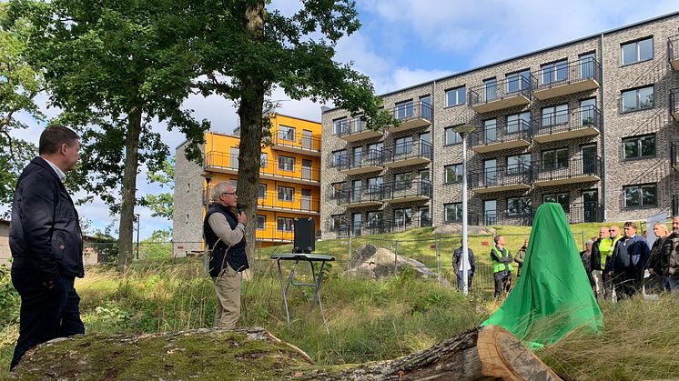 Per Vorberg, kommunstyrelsens ordförande i Härryda, och Peter Granstedt, VD på Förbo, invigde Tallspinnaren i Mölnlycke.