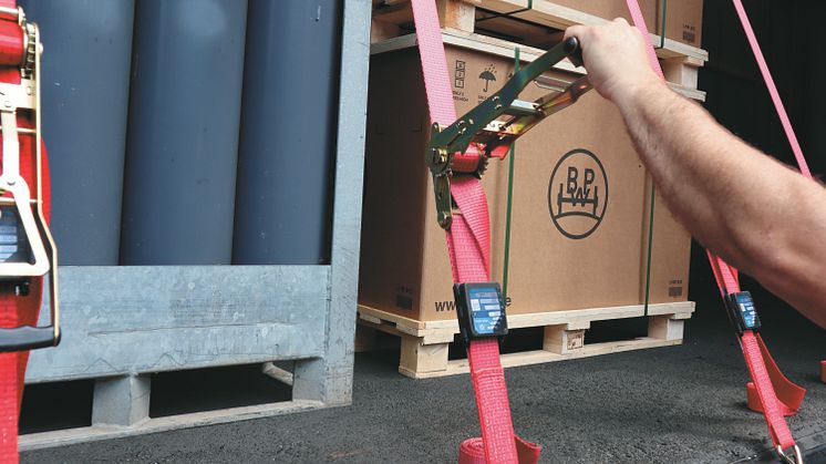 Digitally monitored cargo restraint system ‘iGurt’ prevents accidents and damage to the load