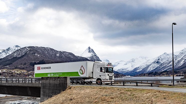 Bilen går på biogass og skal kjøre varer på ruten Oslo - Ålesund - Oslo